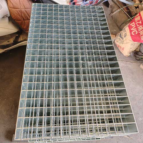 G325/30/100鋼格柵鋼格板延長壽命表麵防護工藝全解析