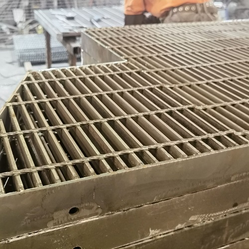 異型重型鋼格板鋼格柵在鋼結構製造中的應用
