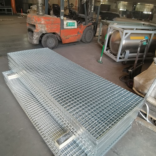 定製鍍鋅平台鋼格板提升建築平台的設計感